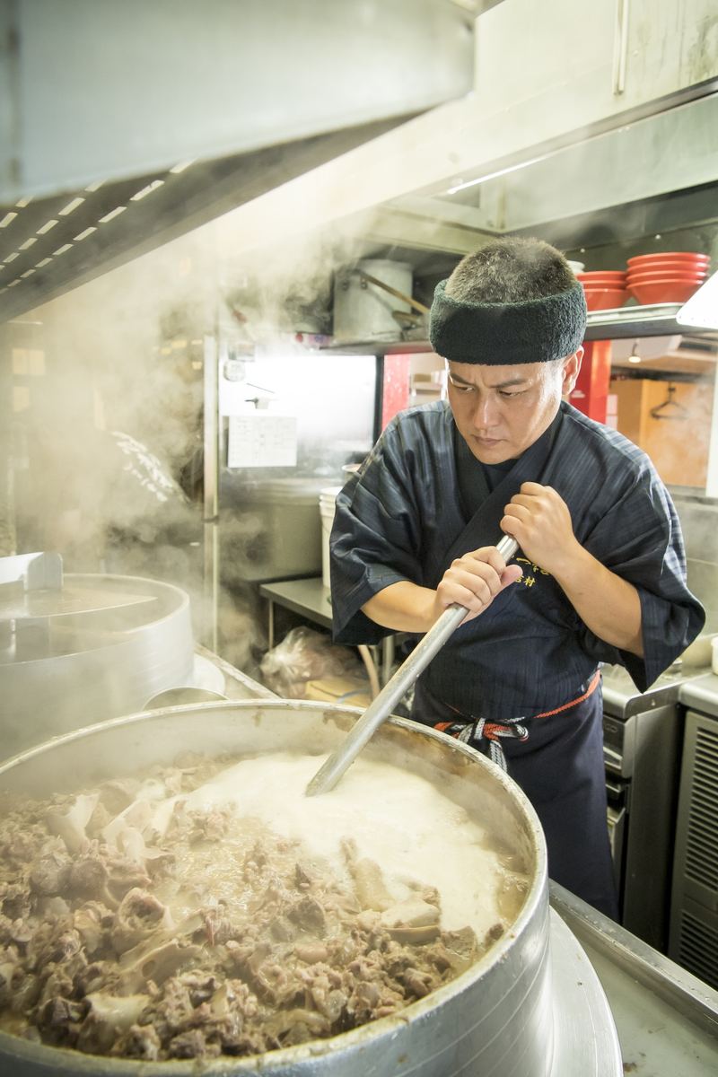 Tonkotsu broth preparation